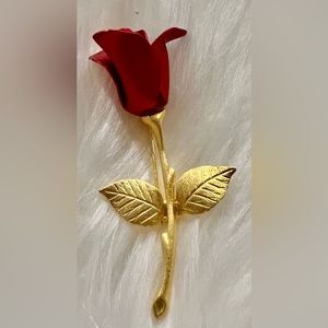 Beautiful Rose Brooch Gold Setting‎